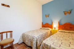 dormitorio-dos-camas-azul-blanco