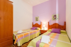 dormitorio-dos-camas-violeta-armario