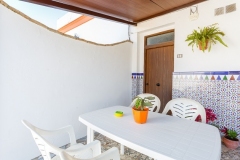 patio-entrada-casa-uno