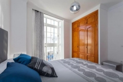 dormitorio-armario-ventanal