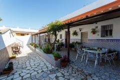 patio-techo-mesas